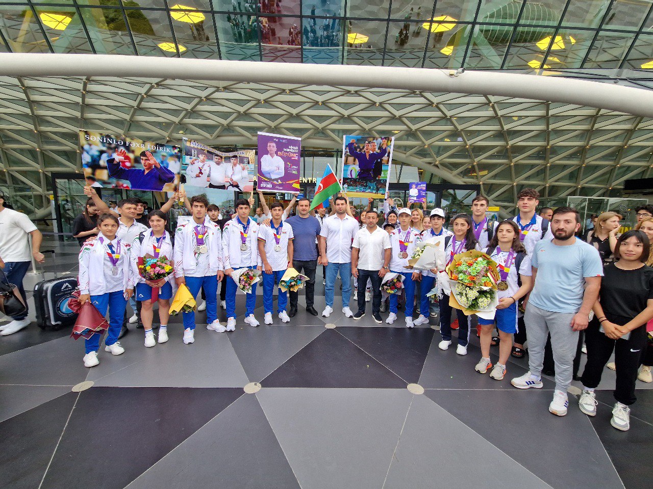 Avropa Gənclər Olimpiya Festivalından dönən cüdoçularımız havalimanında çoşqu ilə qarşılandı