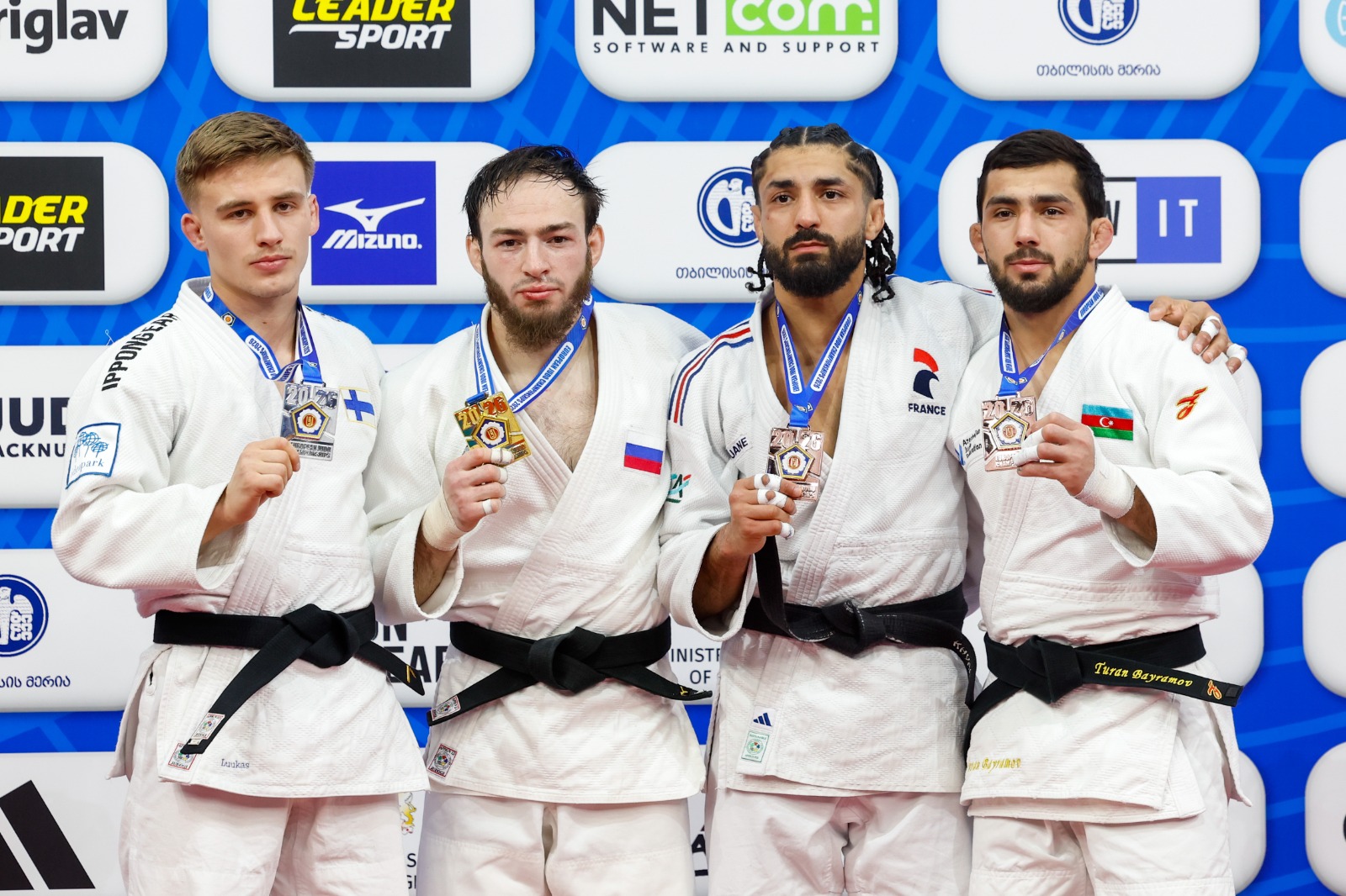 Avropa çempionatına 2 bürünc medalla başladıq