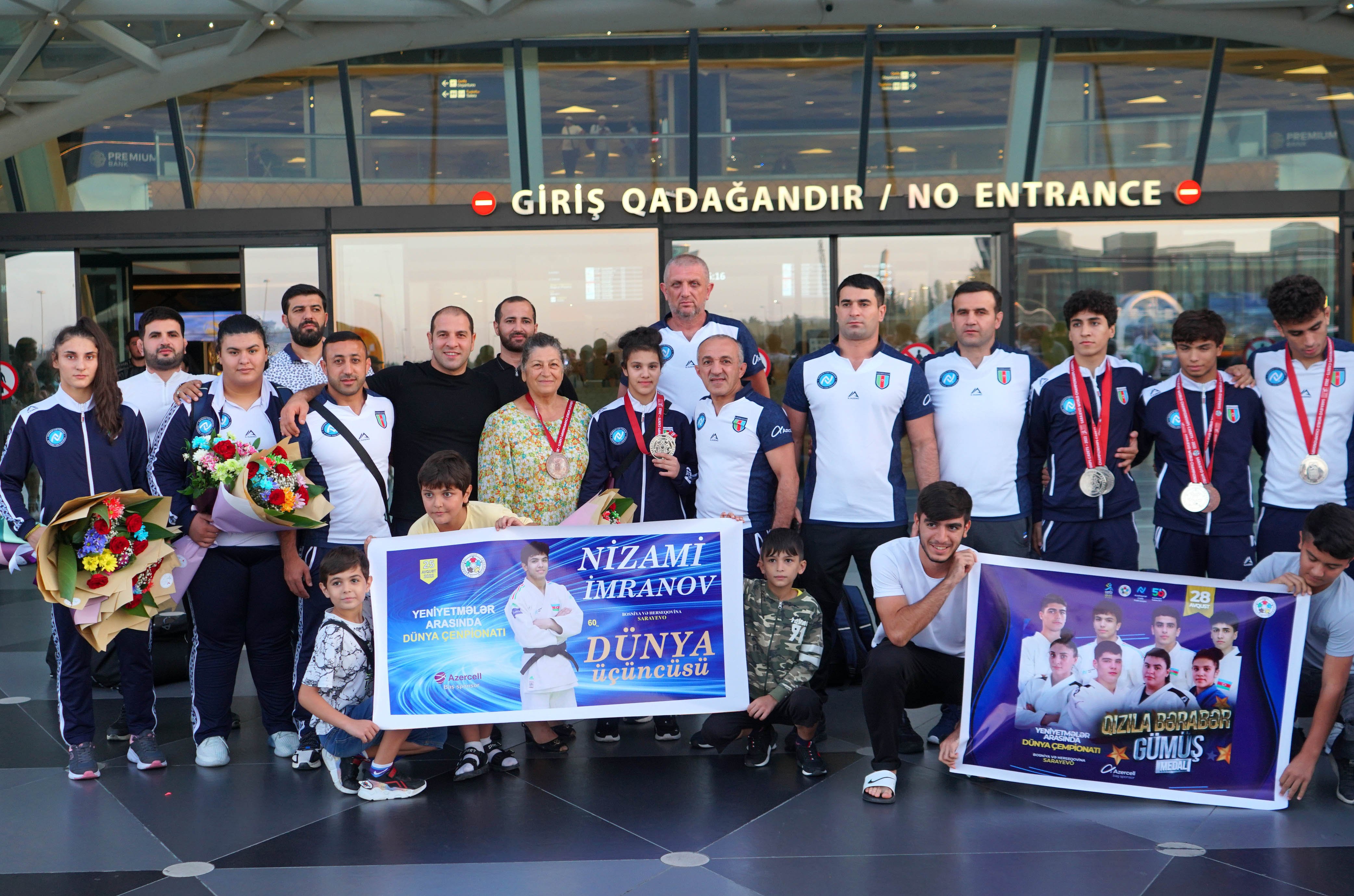 Yeniyetmələrdən ibarət milli yığma komandamız Vətənə qayıdıb