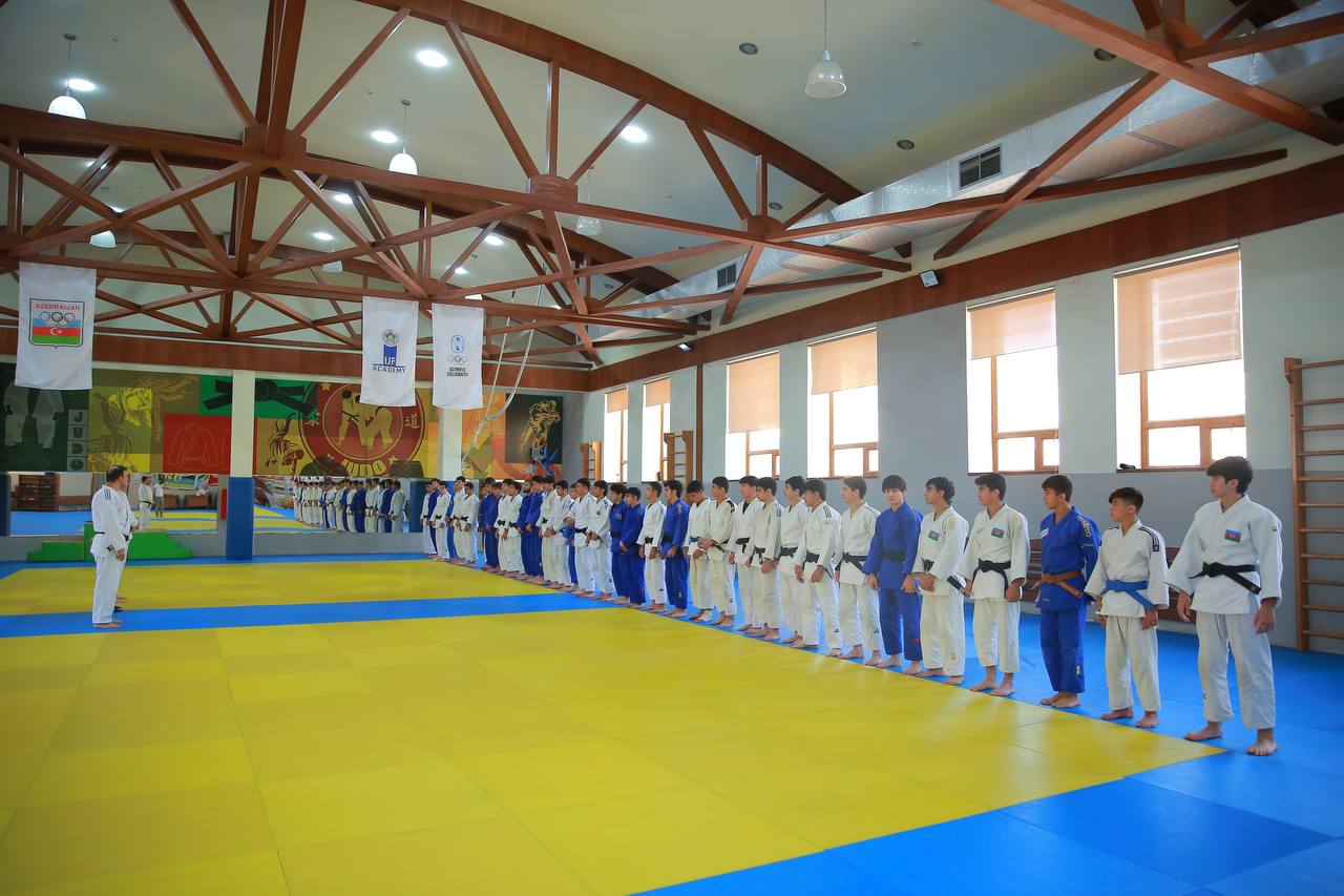 Yeniyetmə cüdoçular Avropa Gənclər Olimpiya Festivalına yola düşürlər