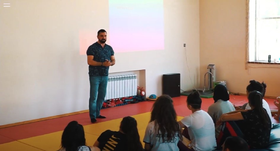 Milli yığma üzvlərinə kommunikasiya təlimləri keçirilib