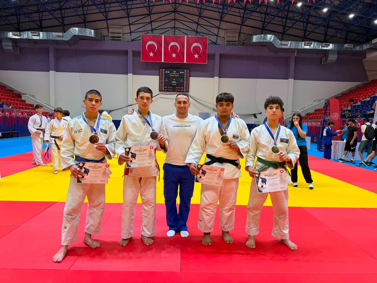 Yeniyetmə cüdoçularımız Türkiyədə 3 qızıl və 1 bürünc medal qazanıb